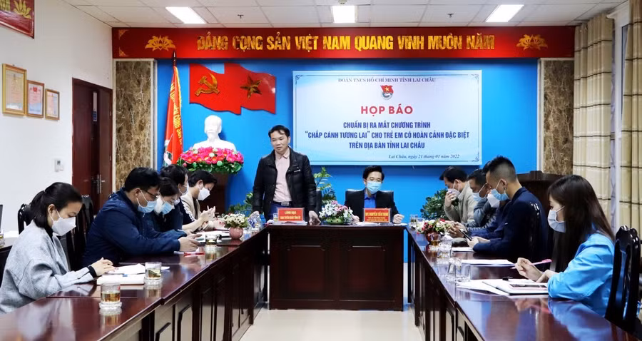 Họp báo chuẩn bị ra mắt Chương trình “Chắp cánh tương lai”.