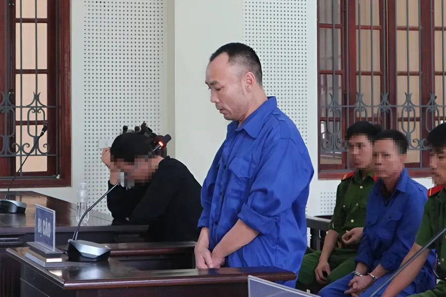 Bị cáo Nguyễn Tiến Dũng tại phiên tòa. 