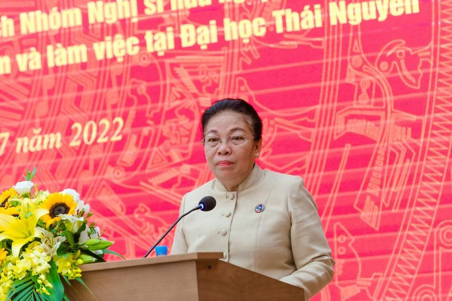 Bà Sounthone Xayachak Bí thư Trung ương Đảng Nhân dân cách mạng Lào, Phó Chủ tịch Quốc hội Lào phát biểu tại buổi làm việc Bà Sounthone Xayachak Bí thư Trung ương Đảng Nhân dân cách mạng Lào, Phó Chủ tịch Quốc hội Lào phát biểu tại buổi làm việc