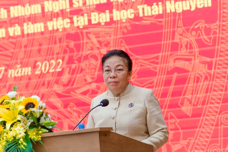 Bà Sounthone Xayachak Bí thư Trung ương Đảng Nhân dân cách mạng Lào, Phó Chủ tịch Quốc hội Lào phát biểu tại buổi làm việc