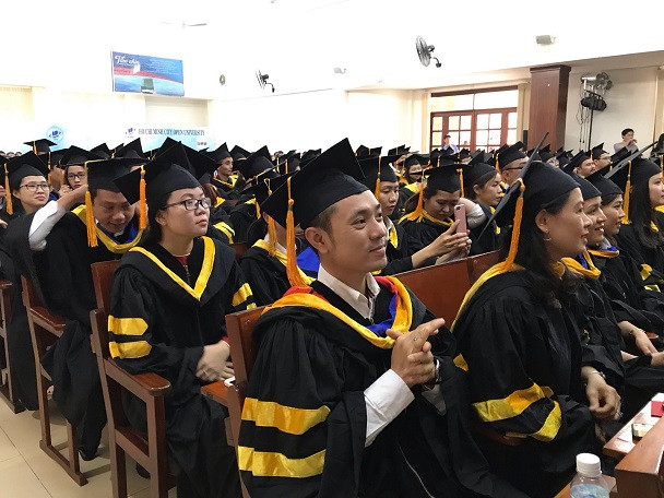 Các tân Thạc sĩ trong ngày vui tốt nghiệp Các tân Thạc sĩ trong ngày vui tốt nghiệp