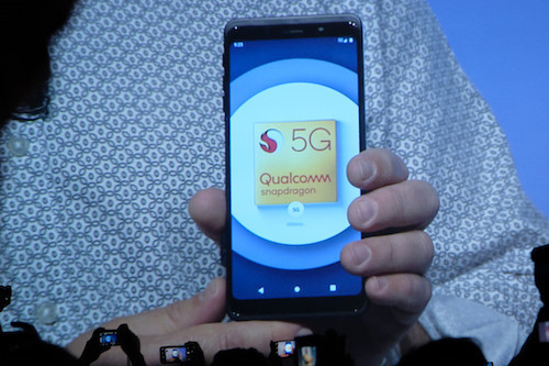 Smartphone 5G sẽ được thương mại từ đầu 2019. Ảnh: Đình Nam.