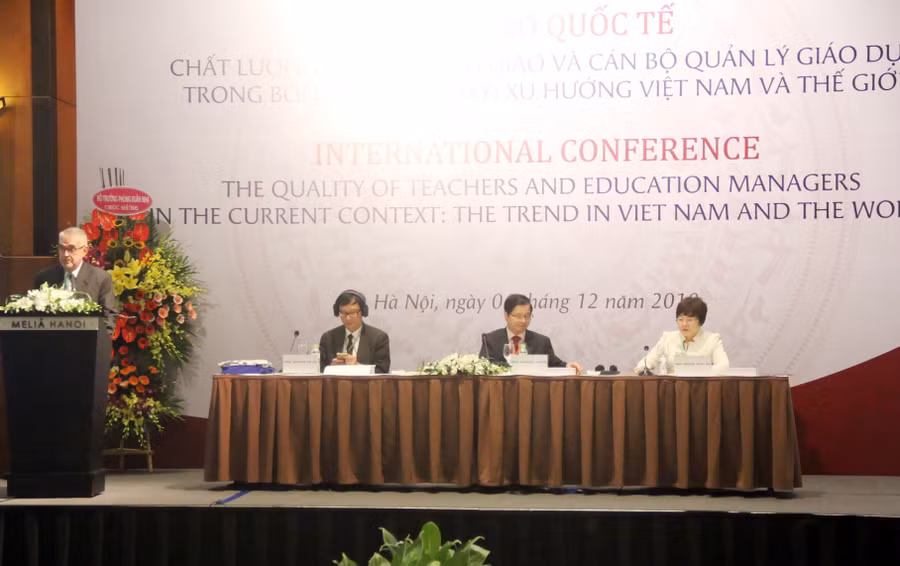 Đoàn chủ tịch điều hành hội thảo