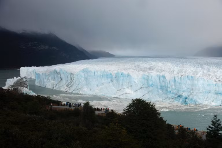 Các nhà khoa học đã cảnh báo: Chúng ta cần cắt giảm lượng phát thải nhiên liệu hóa thạch một nửa vào năm 2030 để tránh thảm họa