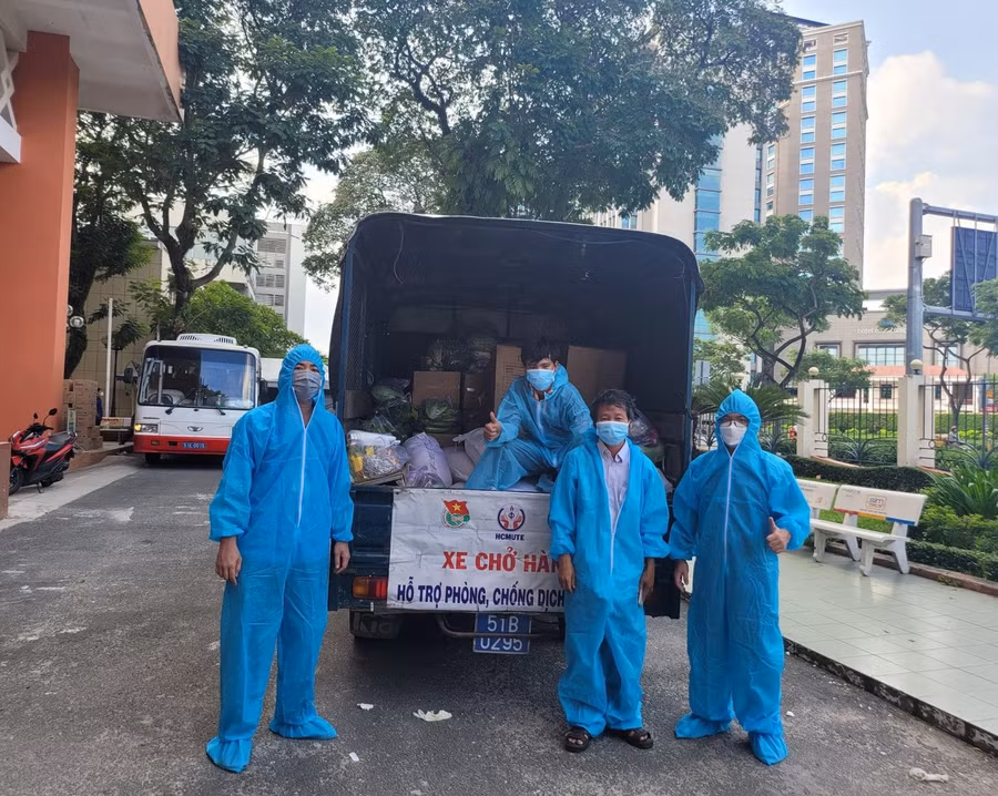 Bất chấp hiểm nguy rình rập, lực lượng và đội hình tình nguyện của Đại học Quốc gia TP Hồ Chí Minh luôn có mặt ở nhiều mặt trận và điểm nóng.