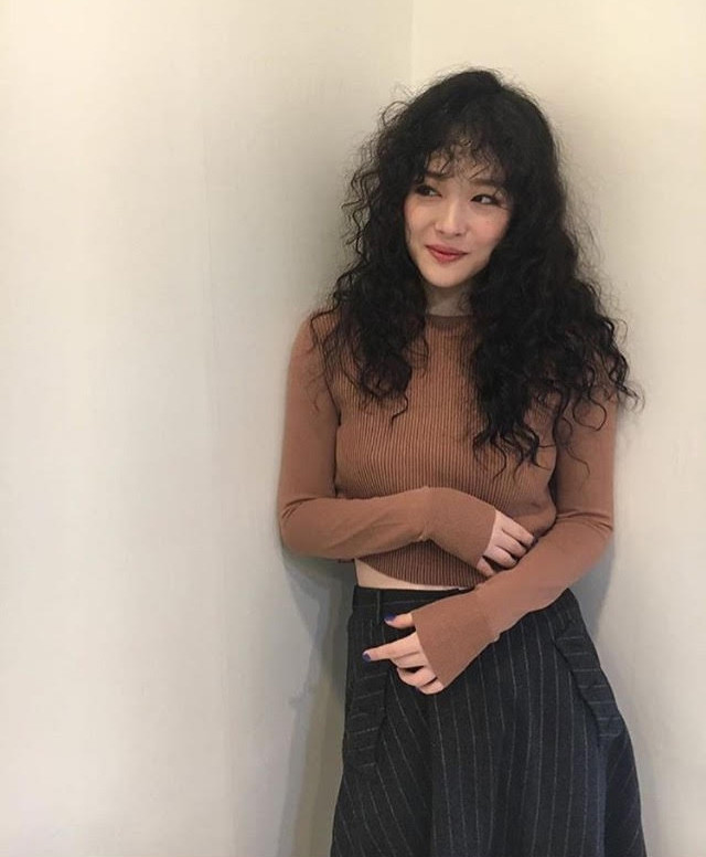 Hai kiểu tóc đình đám cộp mác Sulli: Tóc xoăn bà thím và tóc mái chó gặm-4