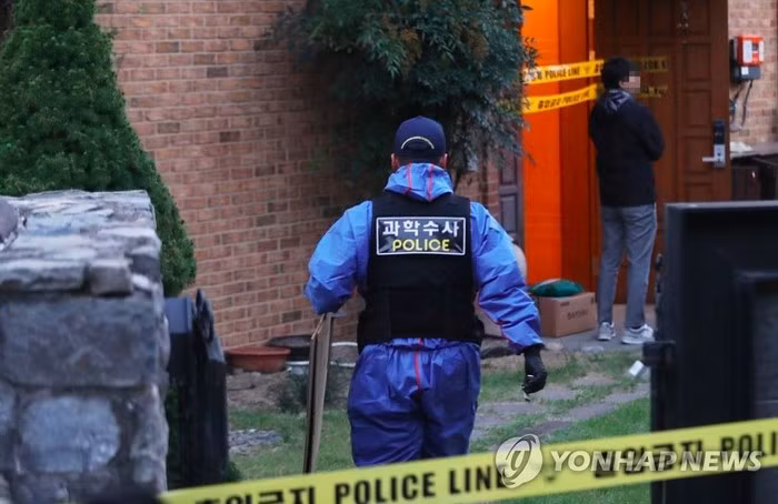 Phát hiện Instagram phụ mà Sulli dùng để gặm nhấm nỗi đau của chính mình: Đầy rẫy dấu hiệu trầm cảm đáng lo ảnh 1