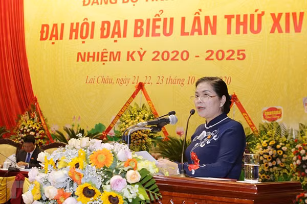 Bà Giàng Páo Mỷ tại Đại hội