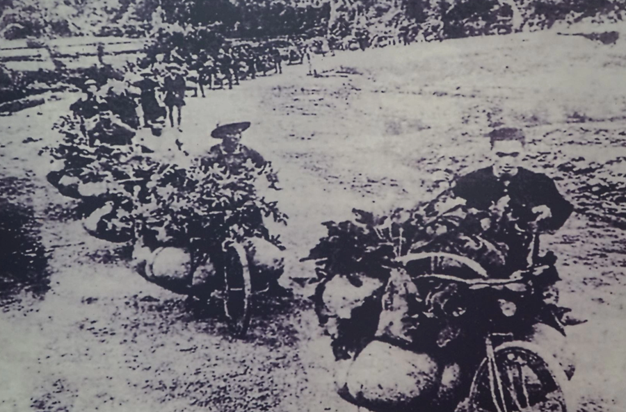 Những hình ảnh tư liệu về ký ức Điện Biên được trưng bày tại nơi gặp mặt. (Ảnh: tư liệu)