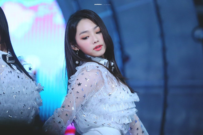 Nữ thần tượng Kpop đẹp hút hồn sau khi ăn kiêng khắc nghiệt giảm 13 kg ảnh 1 Nhan sac nu than tuong Kpop sau khi giam 13 kg hinh anh 1