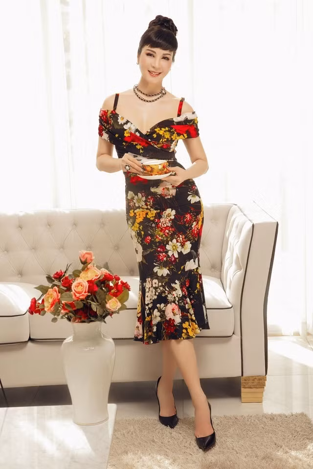 Biệt thự xa hoa của 2 mỹ nhân U50 sở hữu nhan sắc không tuổi, trẽ mãi với thời gian