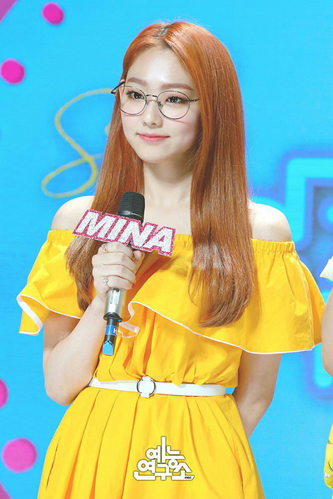 Nữ thần tượng Kpop đẹp hút hồn sau khi ăn kiêng khắc nghiệt giảm 13 kg ảnh 12 Nhan sac nu than tuong Kpop sau khi giam 13 kg hinh anh 12