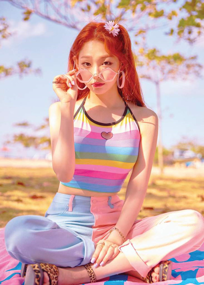 Nữ thần tượng Kpop đẹp hút hồn sau khi ăn kiêng khắc nghiệt giảm 13 kg ảnh 10 Nhan sac nu than tuong Kpop sau khi giam 13 kg hinh anh 10