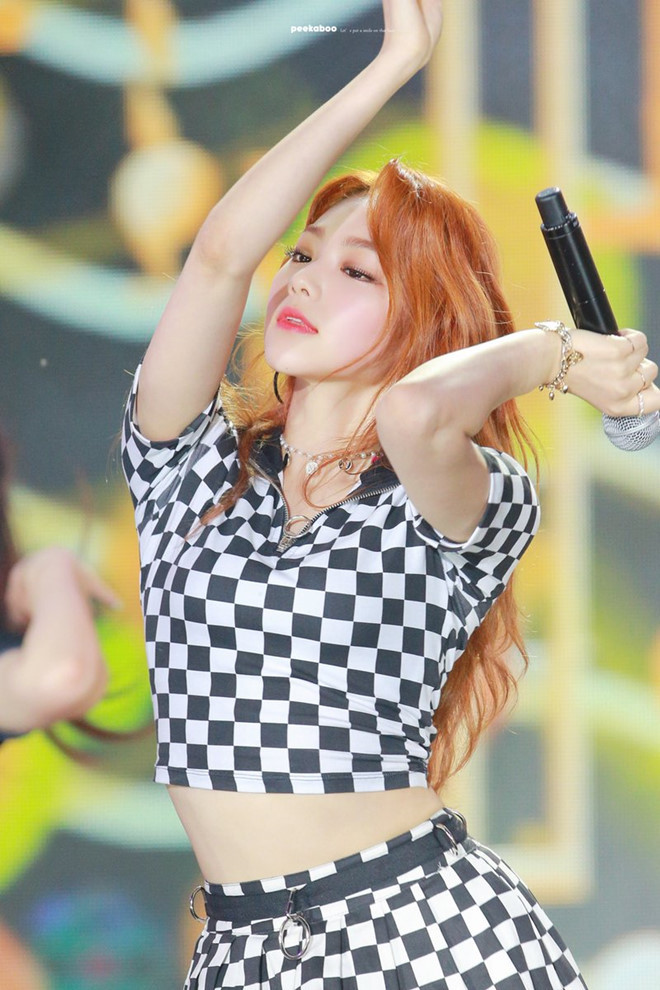 Nữ thần tượng Kpop đẹp hút hồn sau khi ăn kiêng khắc nghiệt giảm 13 kg ảnh 11 Nhan sac nu than tuong Kpop sau khi giam 13 kg hinh anh 11