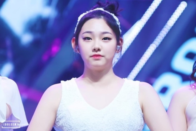 Nữ thần tượng Kpop đẹp hút hồn sau khi ăn kiêng khắc nghiệt giảm 13 kg ảnh 4 Nhan sac nu than tuong Kpop sau khi giam 13 kg hinh anh 4