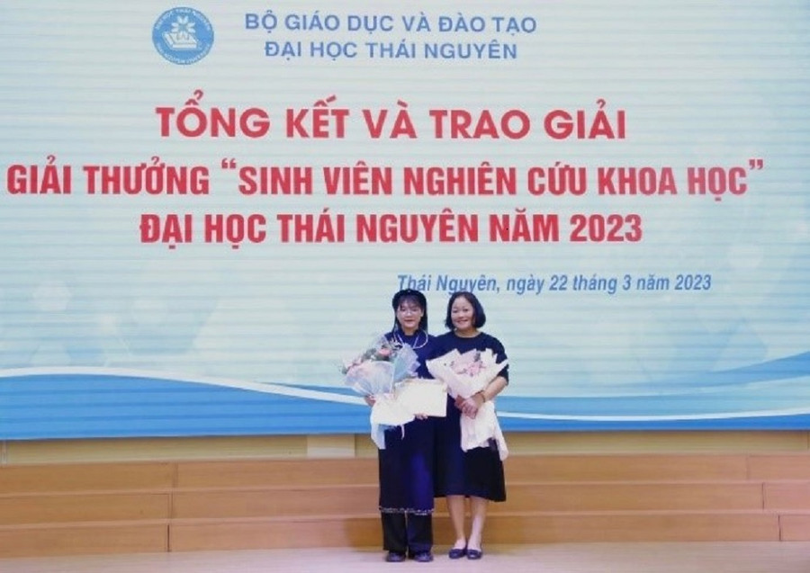 Với những nỗ lực cố gắng Lê Na đã giành được nhiều thành tích xuất sắc. Với những nỗ lực cố gắng Lê Na đã giành được nhiều thành tích xuất sắc.