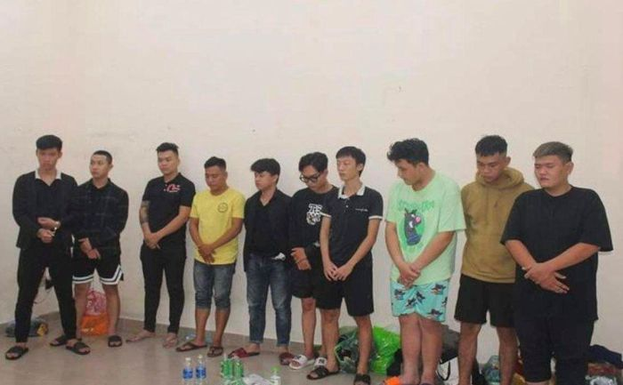 10 đối tượng trong vụ hỗn chiến bị tạm giữ. Ảnh: Một thế giới