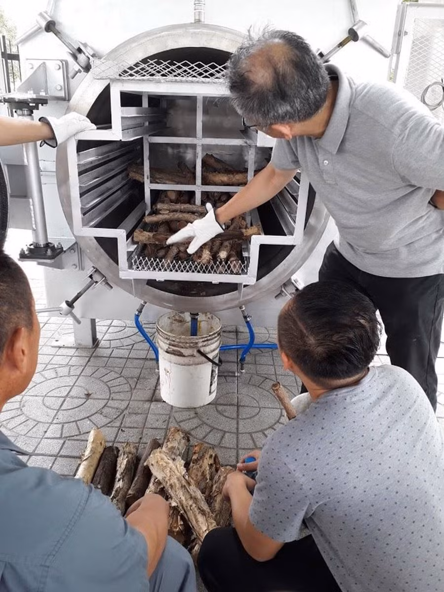 Thực hiện quy trình cacbon hóa của quy trình xử lý rác thải Thực hiện quy trình cacbon hóa của quy trình xử lý rác thải