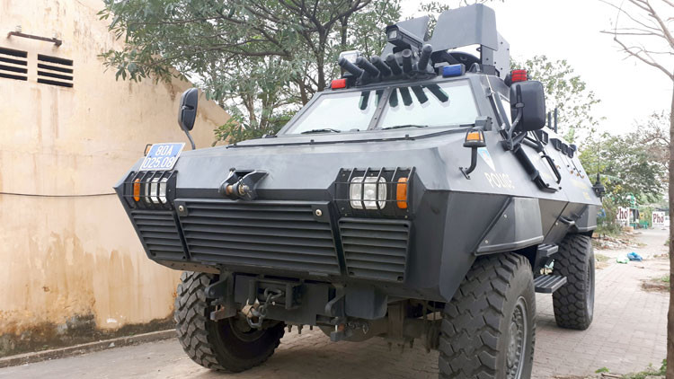 Xe bọc thép S5 có trọng lượng 10,4 tấn, chiều dài hơn 4 m. Ảnh: Bá Đô Xe bọc thép S5 sẵn sàng trấn áp, giải tán các vụ khủng bố, gây rối, mất trật tự...Ảnh: Bá Đô