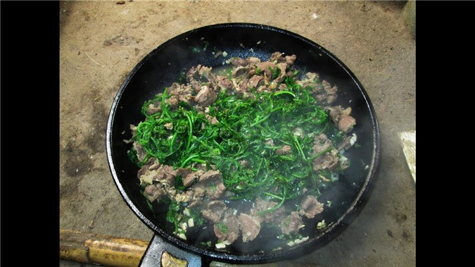 Cách làm thịt trâu xào rau dớn – món yêu thích của Hà Đức Chinh - Hình 3 Cach lam thit trau xao rau don – mon yeu thich cua Ha Duc Chinh-Hinh-3