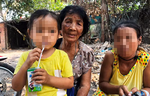 An ninh - Hình sự - Vụ người cha bị đâm chết vì tưởng là kẻ bắt cóc: Lời thanh minh của cụ bà bán vé số 