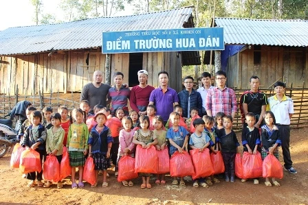 Lai Châu: Quà thiện nguyện ấm lòng học sinh Khoen On 