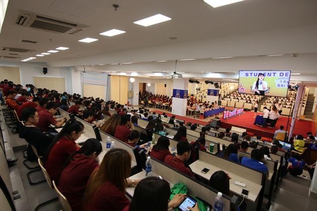 hội trường lớn