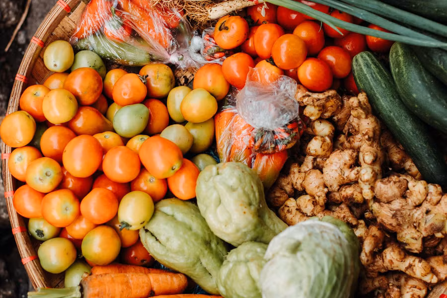 Bất cứ khi nào bạn chuẩn bị cho bữa ăn, hãy đếm số lượng màu sắc tự nhiên trong kho nguyên liệu có sẵn trong bếp. (Ảnh: ITN) 