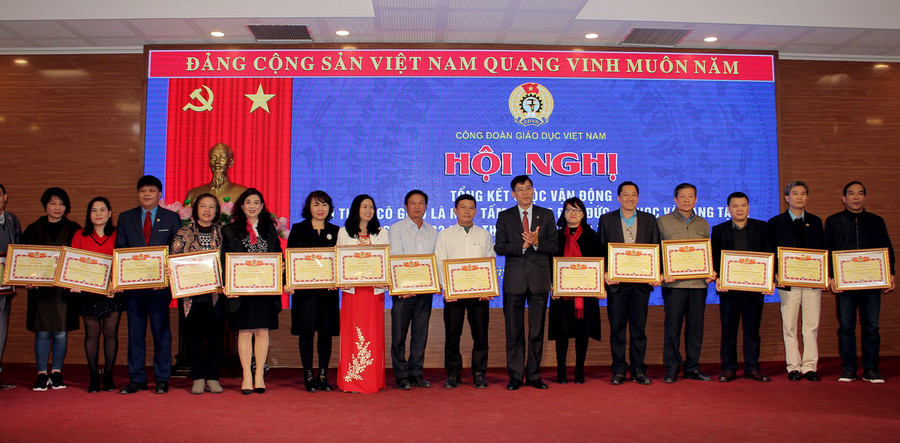 Các tập thể, cá nhân được Công đoàn GD Việt Nam tặng Bằng khen