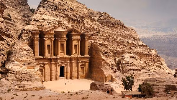 Petra được UNESCO công nhận là Di sản văn hóa thế giới.