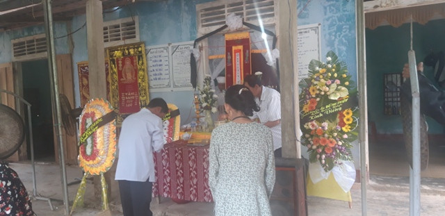 Đám tang ông Trần Tâm, người thiệt mạng tại mỏ đá Thượng Lâm, xã Cam Thành, ảnh PXD Đám tang ông Trần Tâm, người thiệt mạng tại mỏ đá Thượng Lâm, xã Cam Thành, ảnh PXD