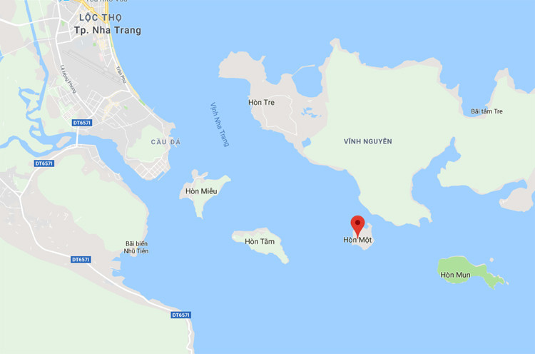 Vị trí ca nô bốc cháy ở đảo Hòn Một. Ảnh:Google maps. Vị trí ca nô bốc cháy ở đảo Hòn Một. Ảnh: Google maps.
