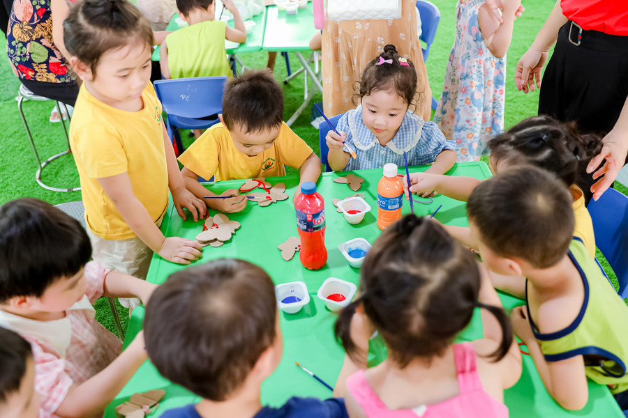 Đây là cơ hội để trẻ phát huy tính sáng tạo, tư duy và trí tưởng tượng phong phú của mình bên những sắc màu.