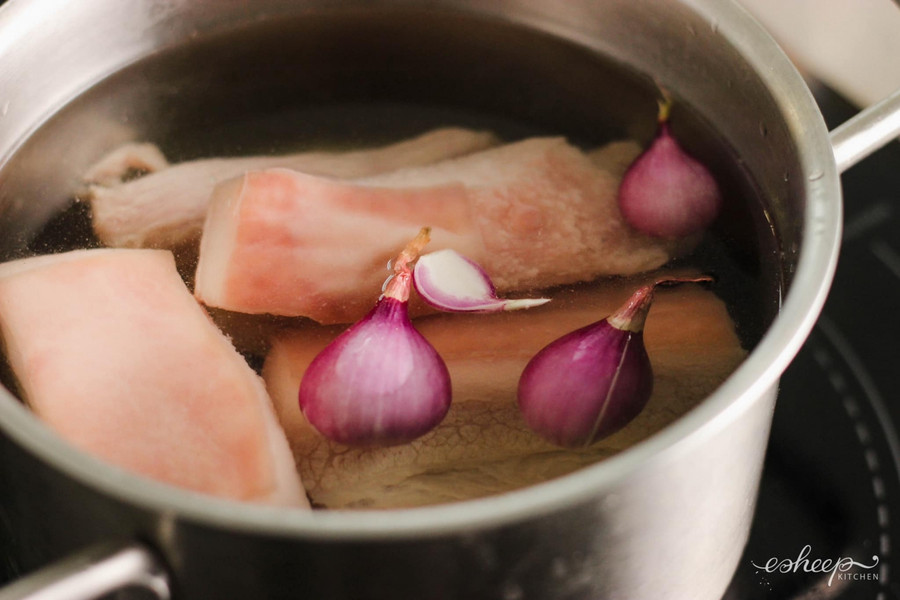 Mẹ đảm bày cách làm thịt ngâm mắm hành siêu dễ chống nóng mùa hè ảnh 4