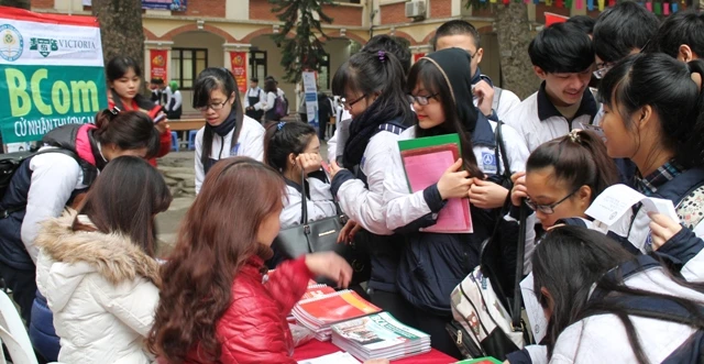 Đông đảo học sinh tham gia ngày hội