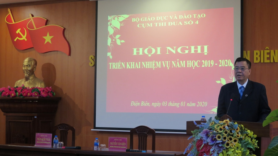 Ông Nguyễn Văn Kiên, Giám đốc Sở GD&ĐT Điện Biên phát biểu tại hội nghị