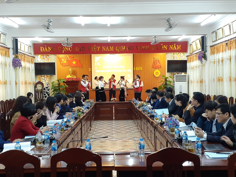 Các tiết mục văn nghệ đặc sắc biểu diễn tại hội nghị Các tiết mục văn nghệ đặc sắc biểu diễn tại hội nghị