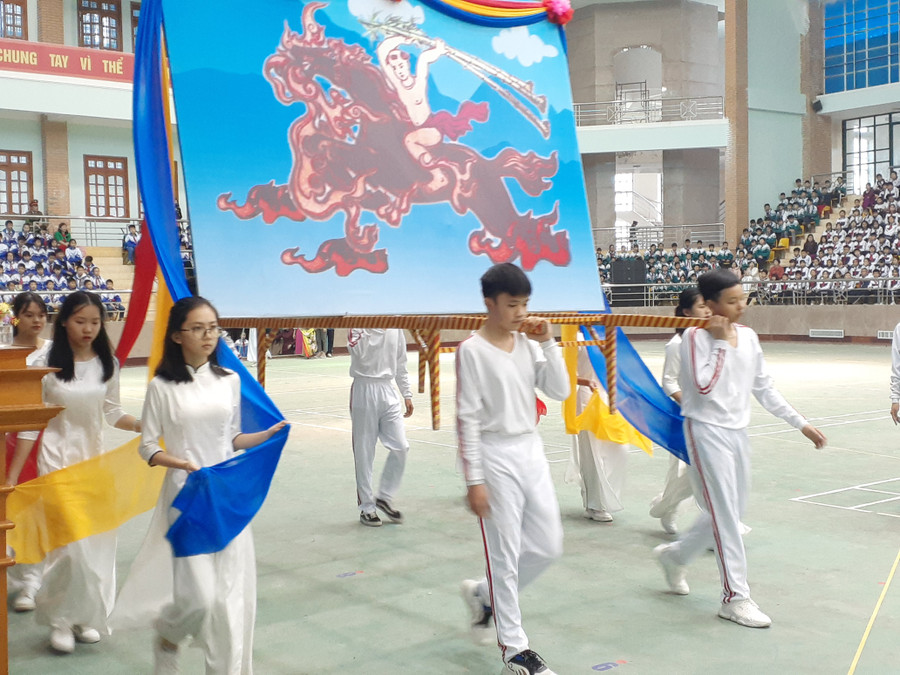 Biểu tượng Thánh Gióng, tượng trưng cho sức mạnh tinh thần của dân tộc