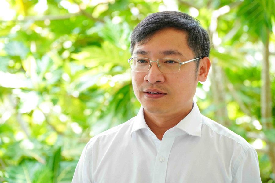 Ông Lê Hoàng Xuyên, Chủ tịch UBND TP Ngã Bảy thông tin về hướng khai thác du lịch chợ nổi Ngã Bảy. Ông Lê Hoàng Xuyên, Chủ tịch UBND TP Ngã Bảy thông tin về hướng khai thác du lịch chợ nổi Ngã Bảy.