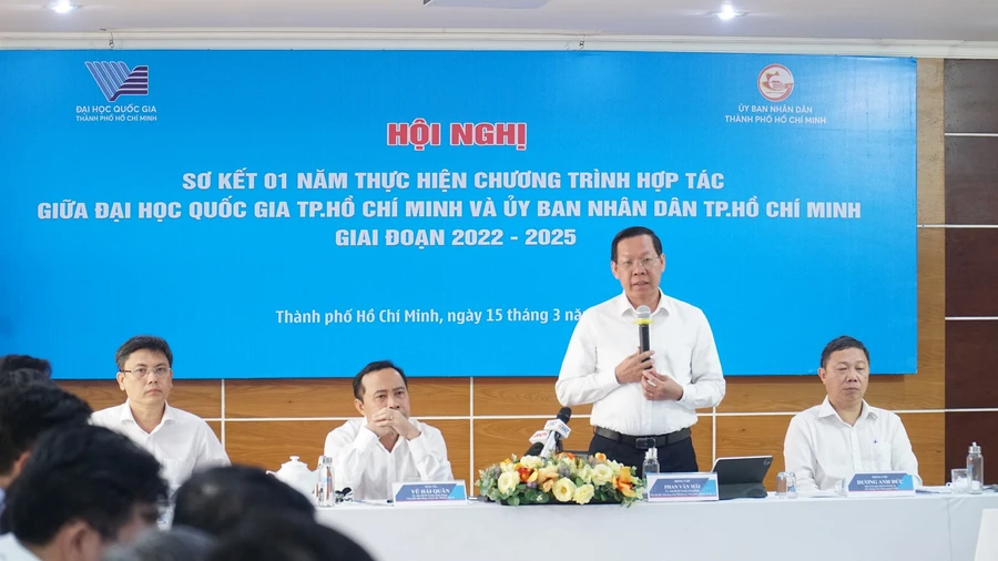 Chủ tịch UBND TPHCM Phan Văn Mãi phát biểu tại hội nghị.