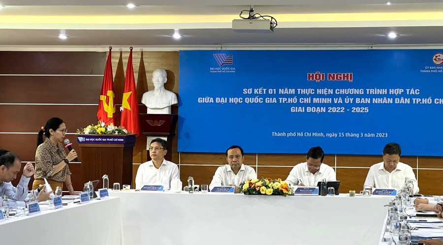 Một đại biểu nêu ý kiến tại hội nghị.