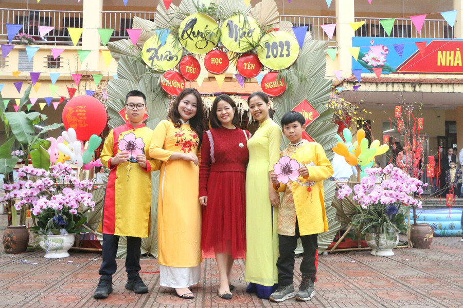 Sự kiện khép lại với bao cảm xúc phấn khởi, vui mừng của cả cô và trò nhà trường.