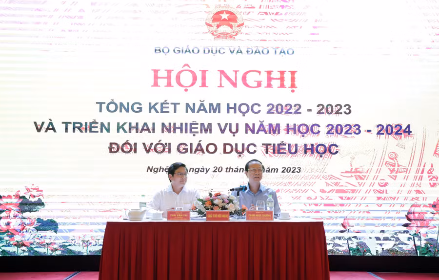 Thứ trưởng Phạm Ngọc Thưởng chủ trì hội nghị.