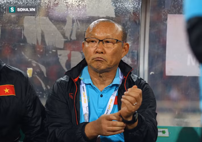 HLV Park Hang-seo khẳng định sẵn sàng "chiến đấu" với trợ lý HLV do cho rằng đối thủ đã mỉa mai, khiêu khích mình.