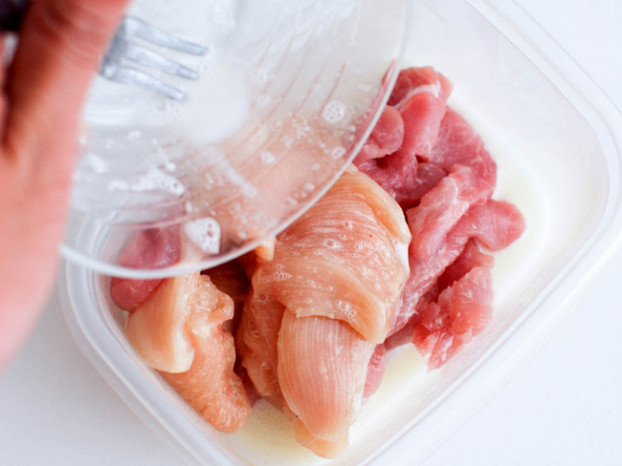 Món thịt sẽ mềm tan trong miệng và không bị dai nhách nhờ ướp thứ "nước thần" này ảnh 3 Món thịt sẽ mềm tan trong miệng và không bị dai nhách nhờ ướp thứ