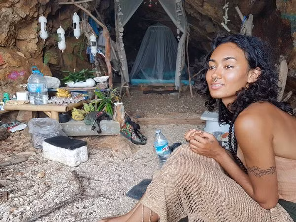 Rất nhiều cô gái ngoại quốc xinh đẹp đã ghé thăm nơi ở của Jatuphum