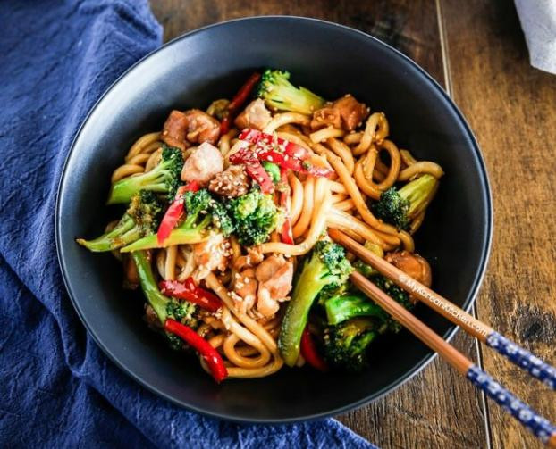 Công thức nấu món mì xào gà thơm 