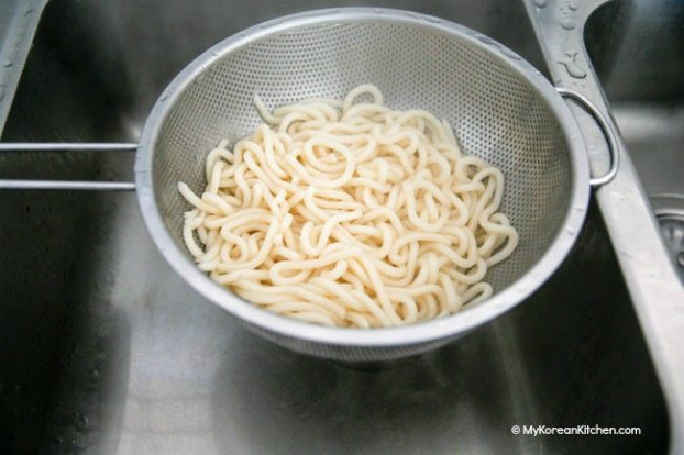 Công thức nấu món mì xào gà thơm 