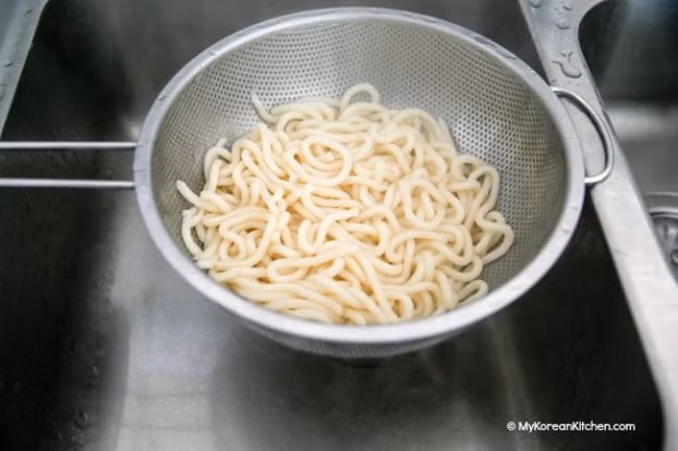 Công thức nấu món mì xào gà thơm 