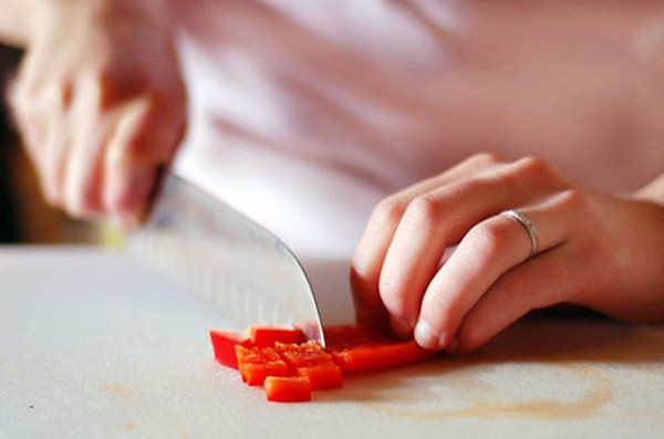 Sơ cứu khi bị bỏng ớt, hạn chế tối đa cảm giác bỏng rát và đau đớn bằng cách nào? - Ảnh 1. Sơ cứu khi bị bỏng ớt, hạn chế tối đa cảm giác bỏng rát và đau đớn bằng cách nào? - Ảnh 1.